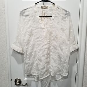 Olive and Oak White Sheer Eyelet Full Shoulder Front Blouse Popover Size S NWT